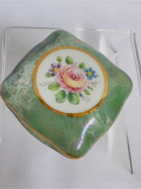 Limonge Porcelain Green Floral Trinket Box with Hand-Painted Rose Pill Lid Green